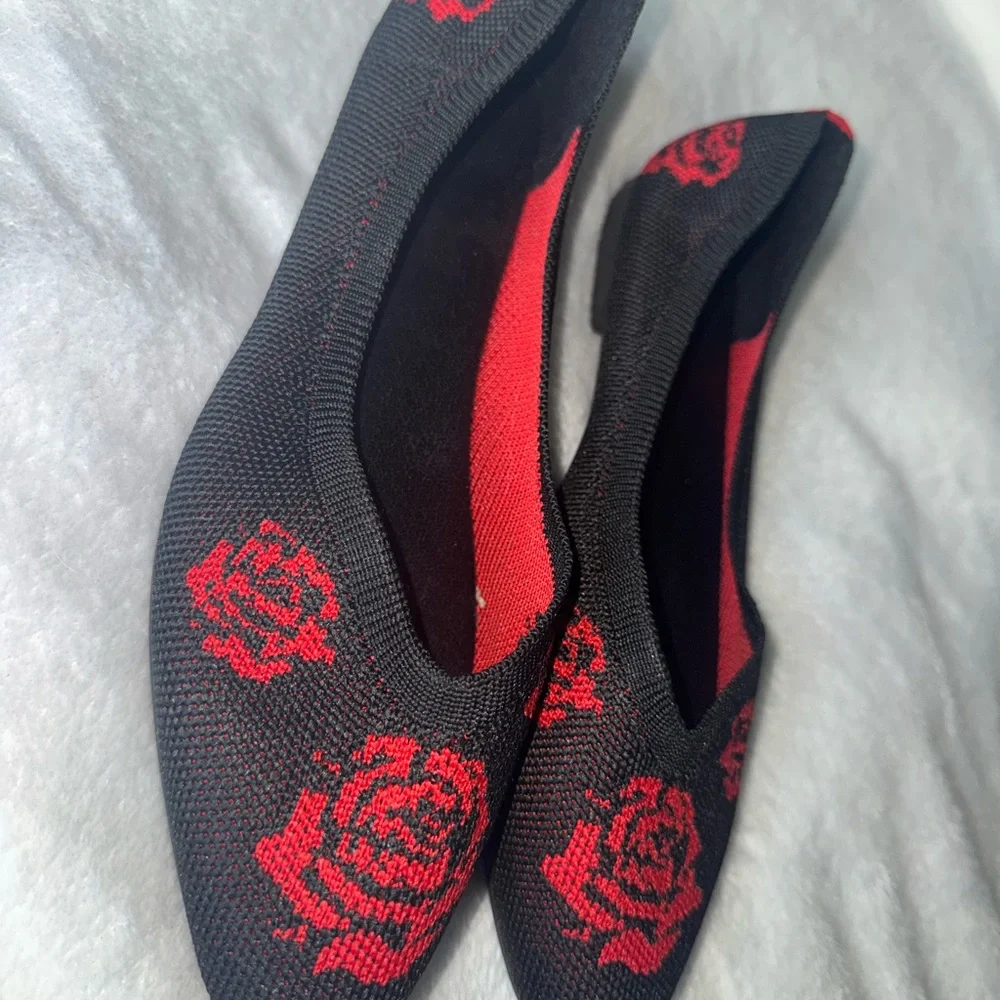 Black and Red Floral Embroidered Loafers - Picture 2 of 4
